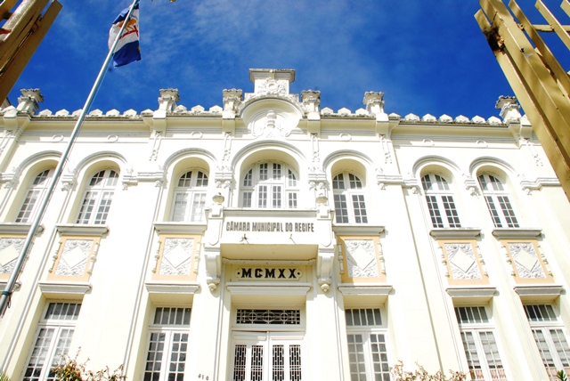 Câmara do Recife reinicia trabalhos nesta quarta (1º) com três novos vereadores. Saiba quem são