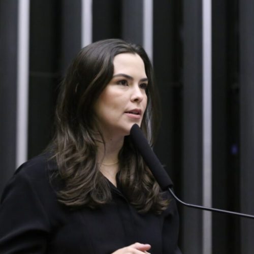 Maria Arraes propõe e Câmara dos Deputados aprova mudança de nome da Sala de Líderes para “Sala Miguel Arraes”