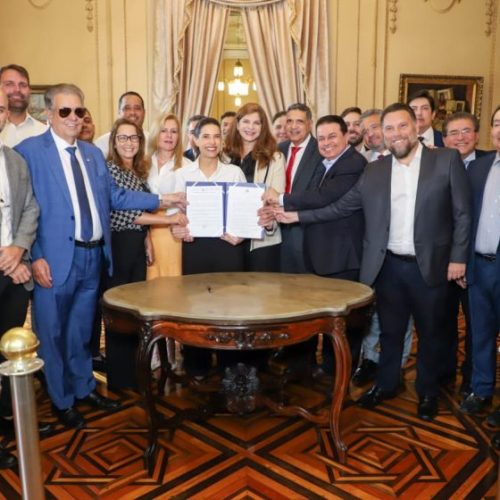 Raquel Lyra sanciona lei que autoriza empréstimo de R$ 1,5 bilhão para obras estruturadoras em Pernambuco