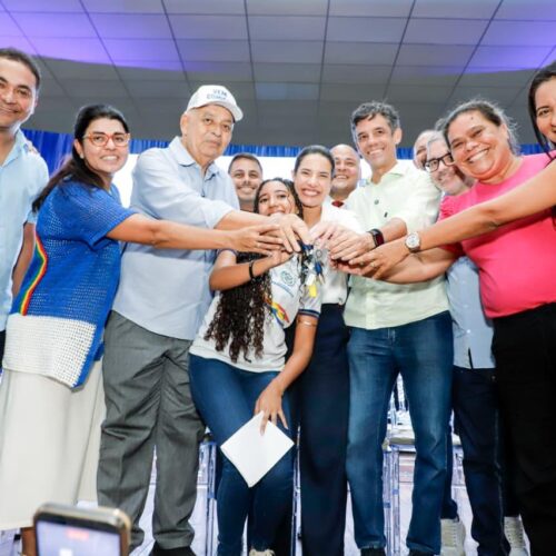 Governo de Pernambuco reforça transporte escolar em Paulista com entrega de cinco novos ônibus