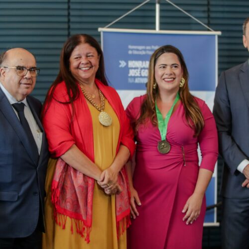 Aída Andrade recebe a mais alta honraria da Educação Física no Brasil no Congresso Nacional