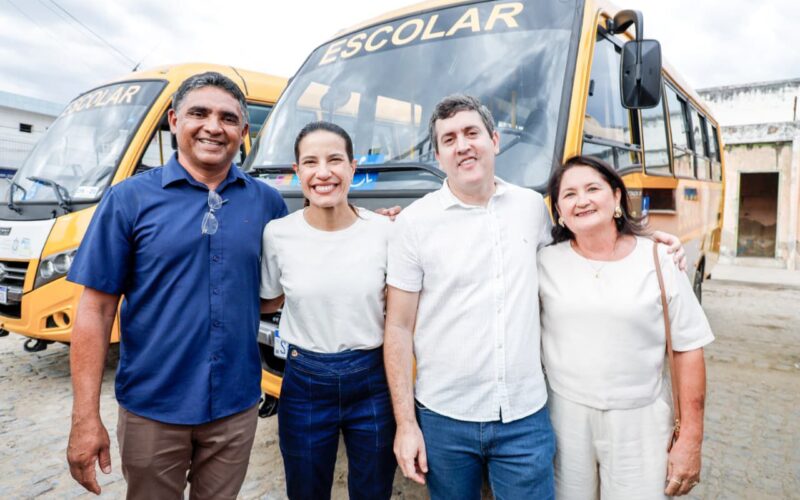 Raquel Lyra autoriza obras, entrega ônibus escolares e anuncia nova ETE em Custódia