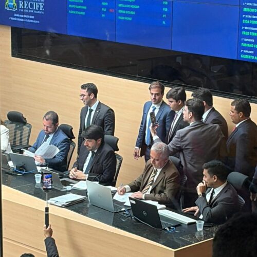 Oposição protocola “CPI do Fura-Fila” na Câmara do Recife após alcançar 13ª assinatura