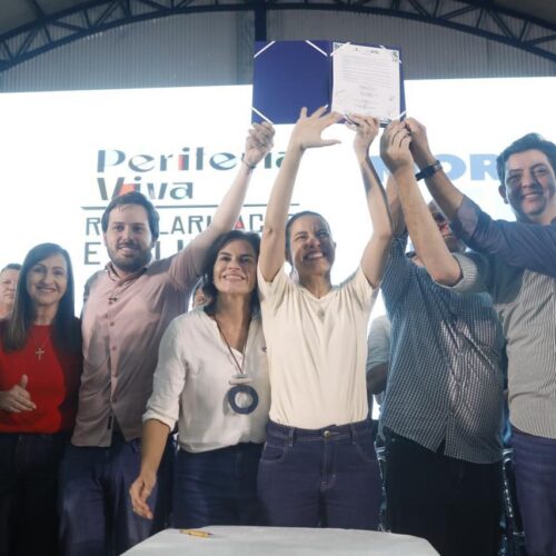 Raquel Lyra entrega 700 títulos de propriedade e anuncia obras de água e creche em Vitória de Santo Antão