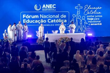 ANEC lança livro que resgata 80 anos da educação católica no Brasil
