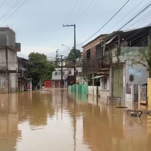 Chuvas em Pernambuco intensificam debate político sobre infraestrutura urbana e gestão pública