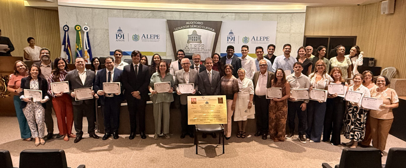 Feitosa homenageia programa de transplante cardíaco do PROCAPE/UPE em sessão solene na ALEPE