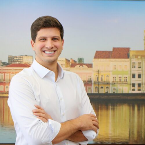 João Campos assume legado de Paulo Câmara e reacende debate sobre ciclo socialista em Pernambuco