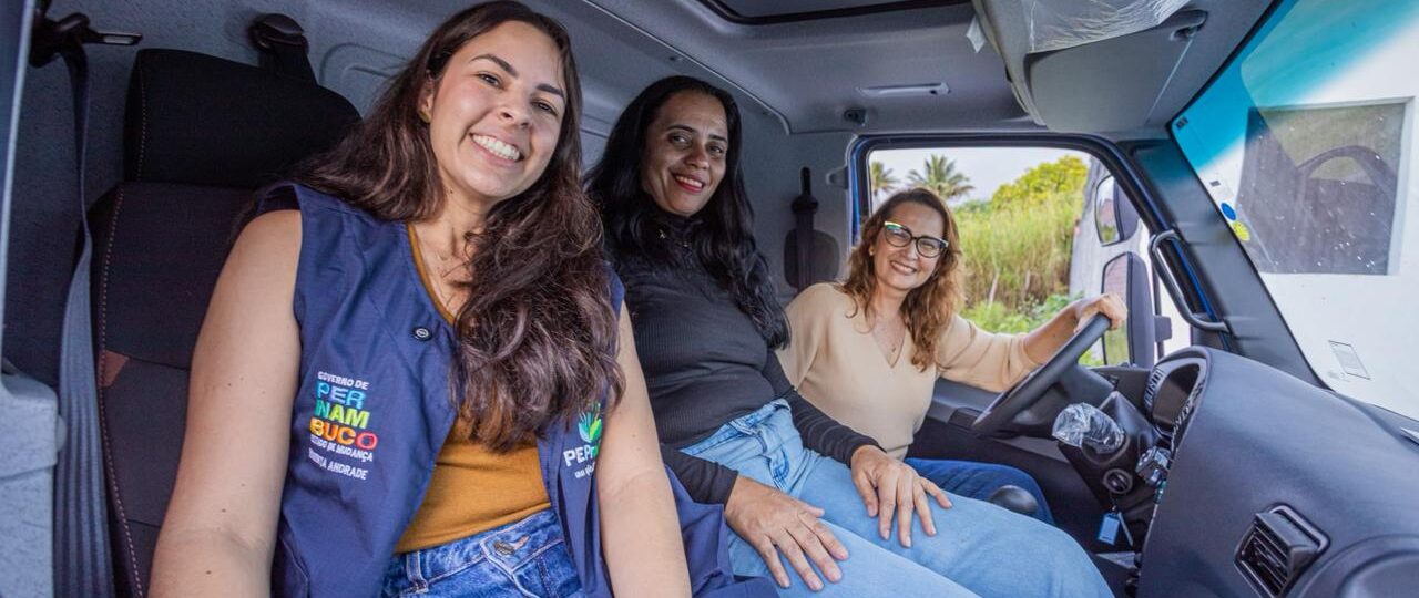 Débora Almeida entrega caminhão frigorífico e inaugura unidade de beneficiamento de frutas em Queimada de Jurema