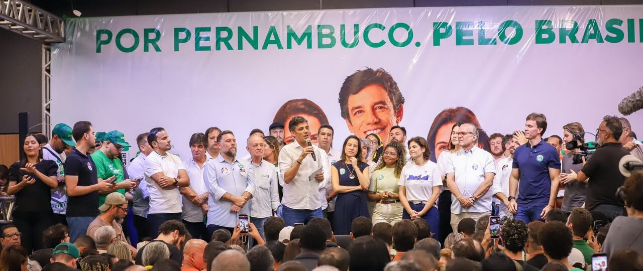 Daniel Coelho lança pré-candidatura a deputado federal com apoio de Raquel Lyra em ato no Centro de Convenções